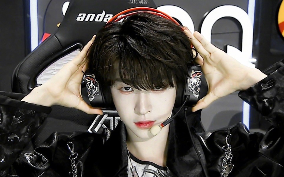 【刘宇】qq名人赛 电竞美男用脸鲨人