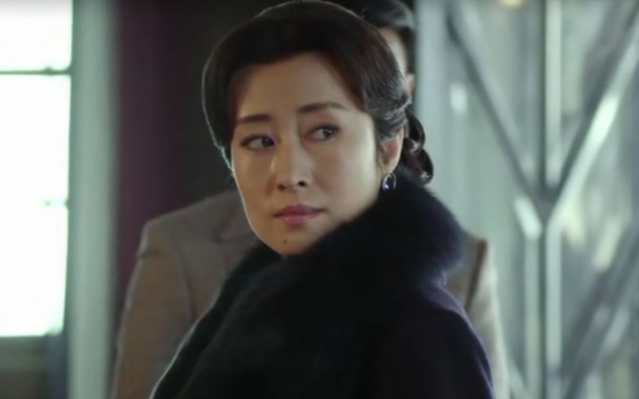 大姐气场一米八!明楼见姐怂,汪曼春被怼哭