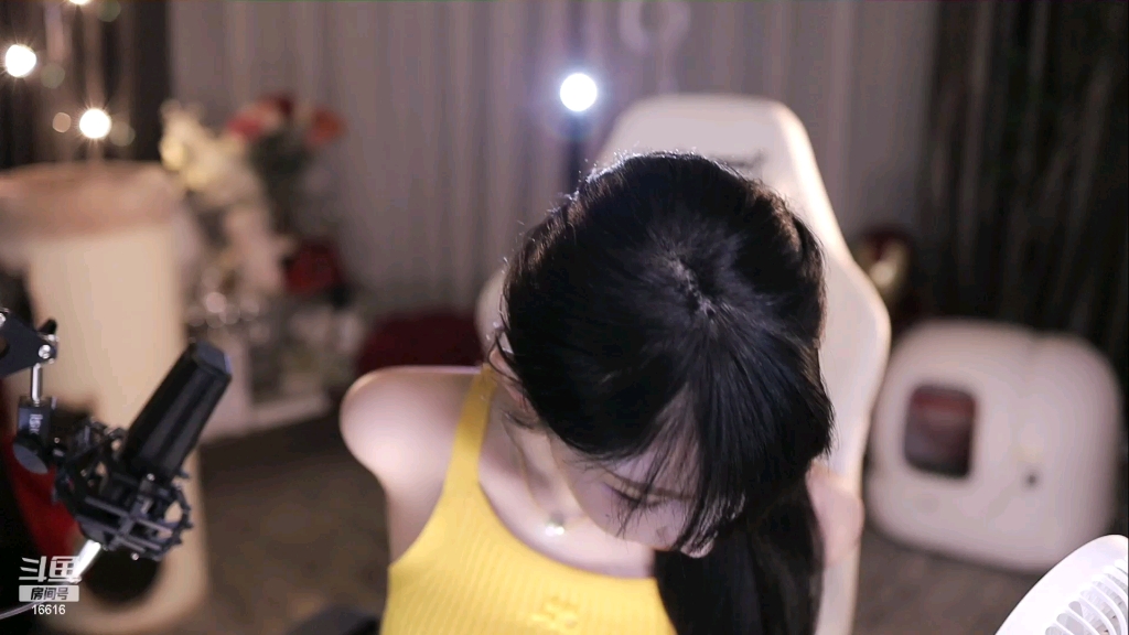 斗鱼主播:vivi小小酥 2024-05-14房间号:16616片段