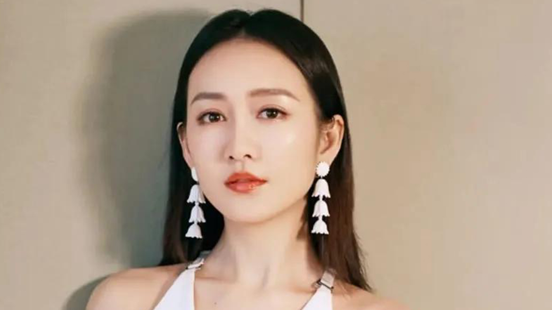 王鸥被曝怀孕,最近亮相体态浮肿引猜测,男友何九华曾陷出轨传闻