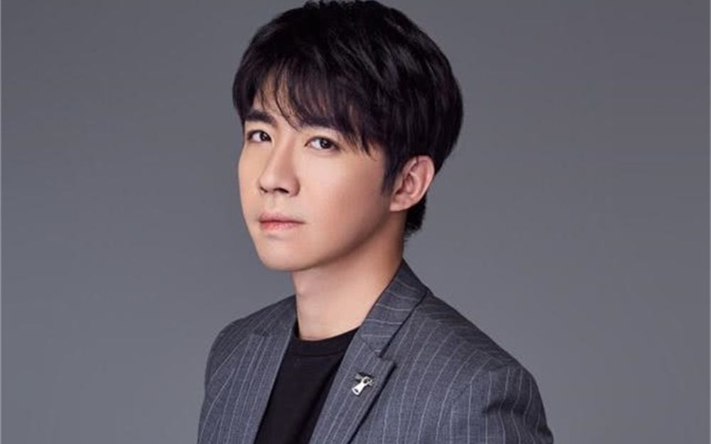 33岁俞灏明再次赴韩国整容脸上毫无烧伤痕迹颜值完胜小鲜肉