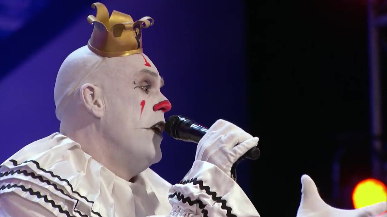 [图]【悲伤的小丑】Puddles Pity Party_ Sad Clown Stuns Crowd with Sia's Chandelier