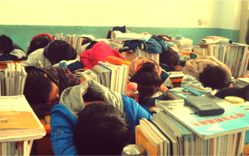 【高中回忆杀】那时的教室很破,但那时的我们有梦,有爱.高考,加油!