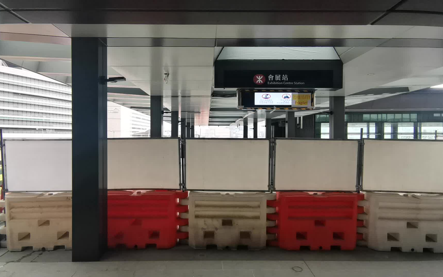 一程东铁过海真的很兴奋港铁mtr东铁线过海段会展站开通前非专业介绍