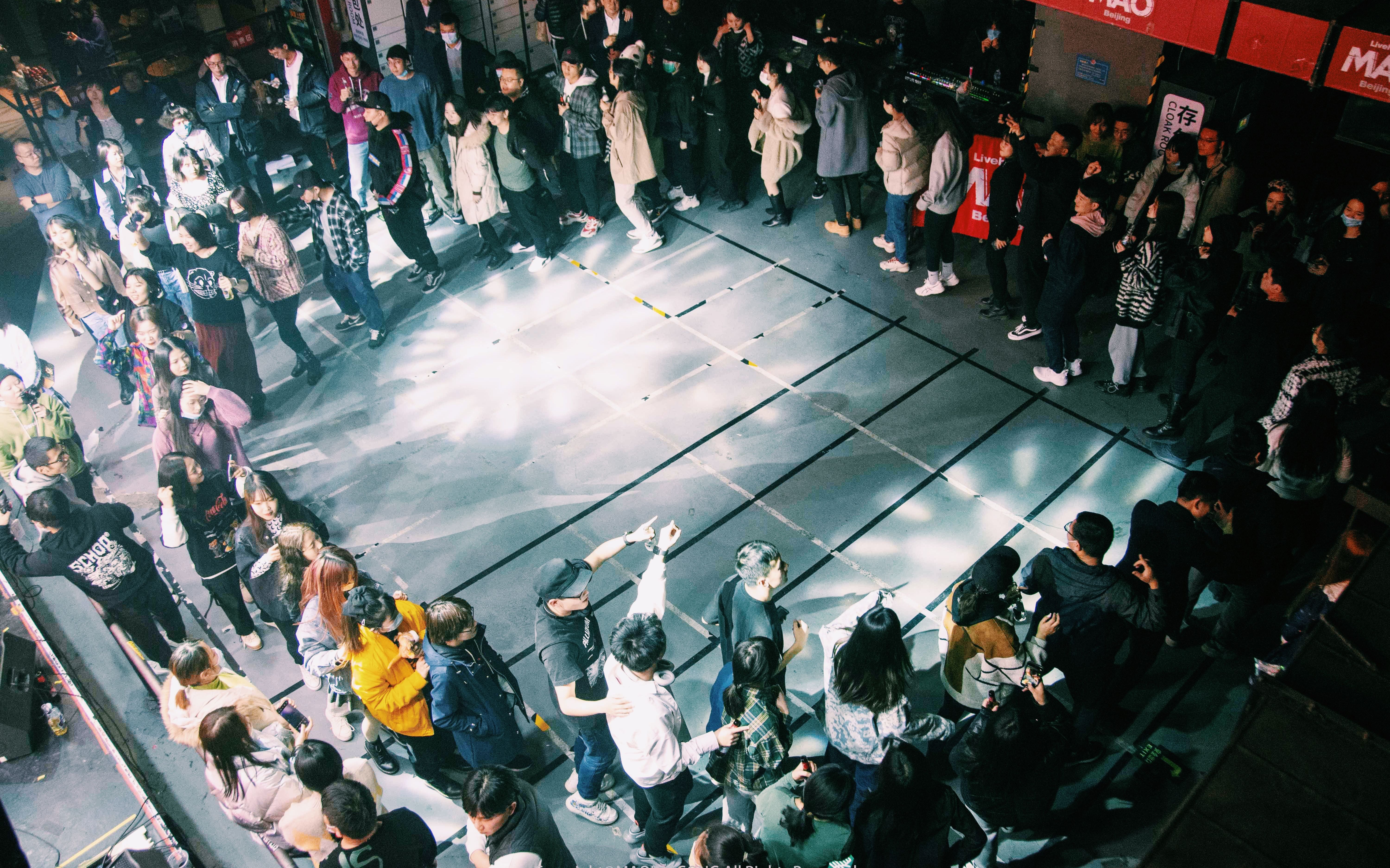 【live】乐队现场居然转起了无敌风火轮  演出剪輯