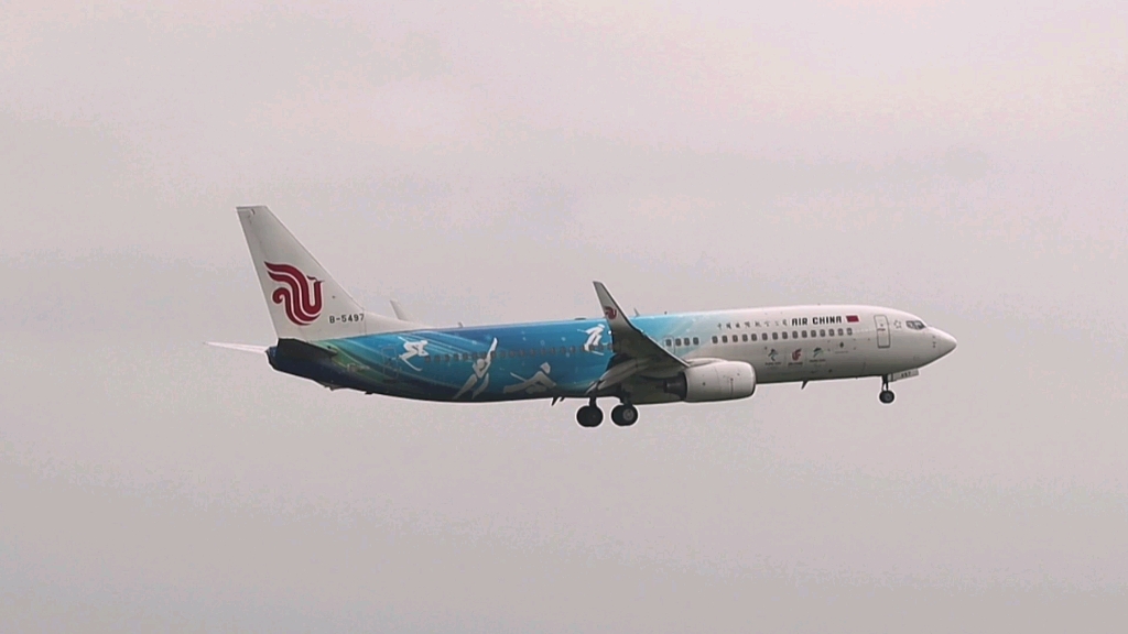 国航冬奥会彩绘机波音737-800降落
