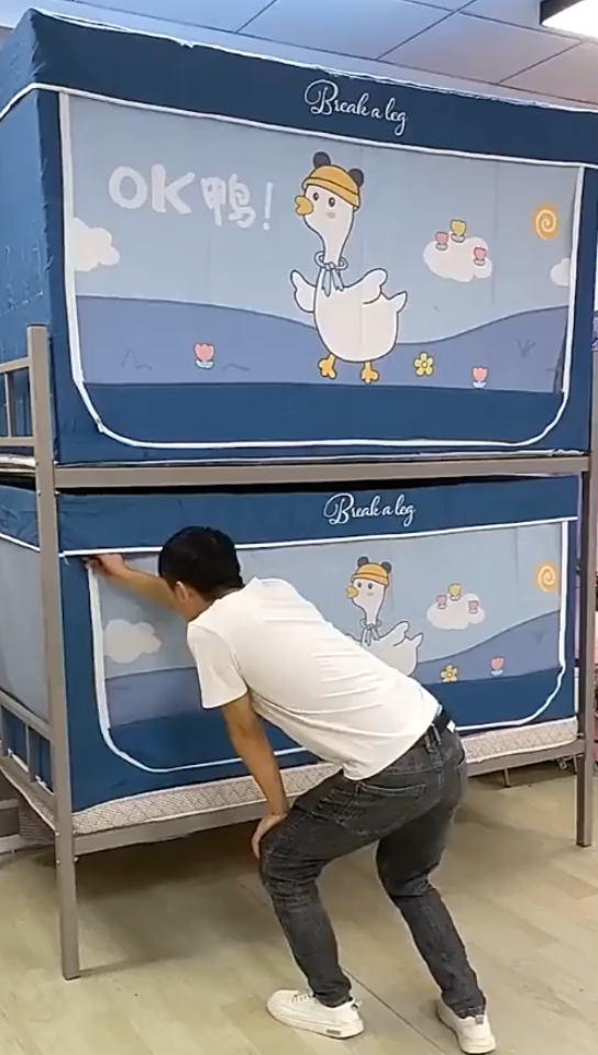 学生宿舍之搞笑拉蚊帐,毫无违和感