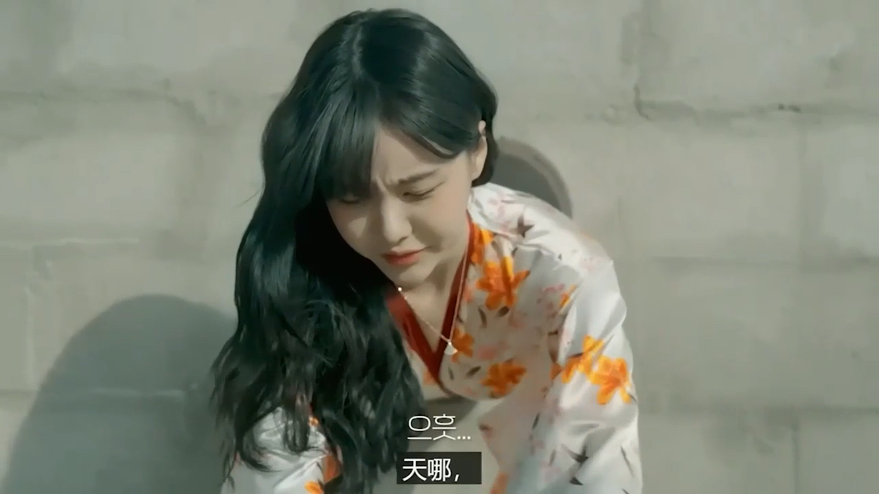 小姐姐卡住洞口后不久后门失守