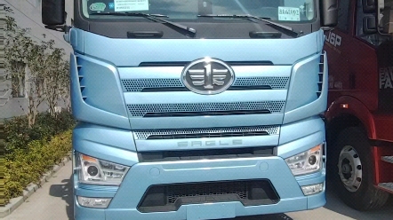 一汽解放j7 源动蓝660马力