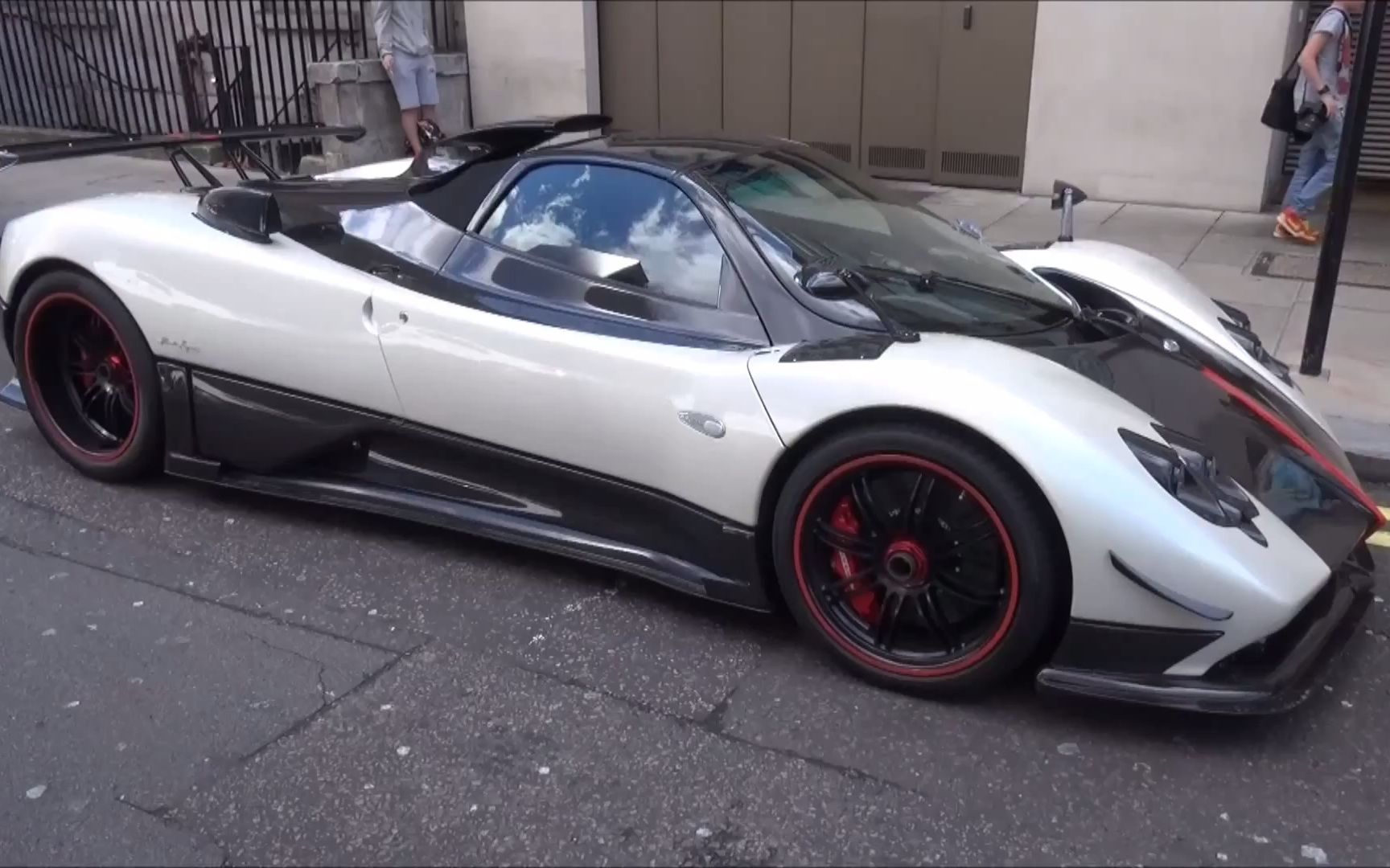 3百万美金帕加尼zondacinqueroadster伦敦