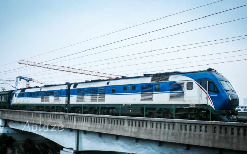 【中国铁路】京广线最后一个内燃直特df11g牵引z37武昌站接近,司门口