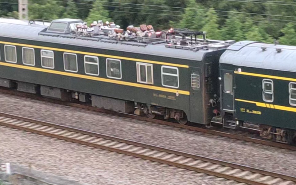 6.22 k8352次列尾附挂上局接触网检测车999454