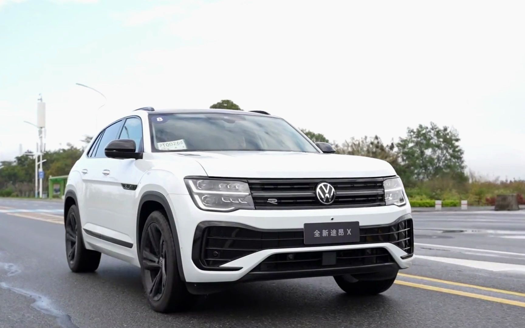 大众途昂x外观霸气,中大型跨界suv,空间很宽敞,搭载2.0t发动机