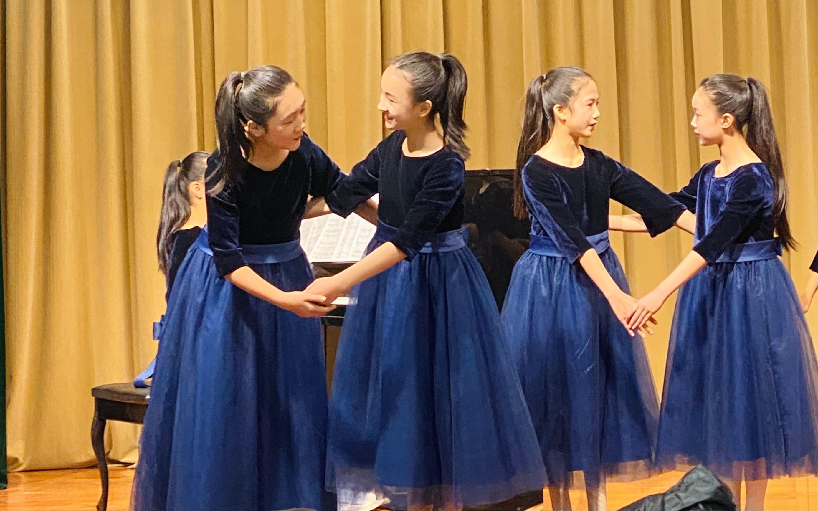 海宁市中小学生大合唱比赛中盐仓学校合唱团荣获金牌