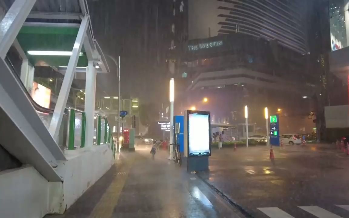 [图]看世界 曼谷暴雨的街头风景【2022年2月4日】