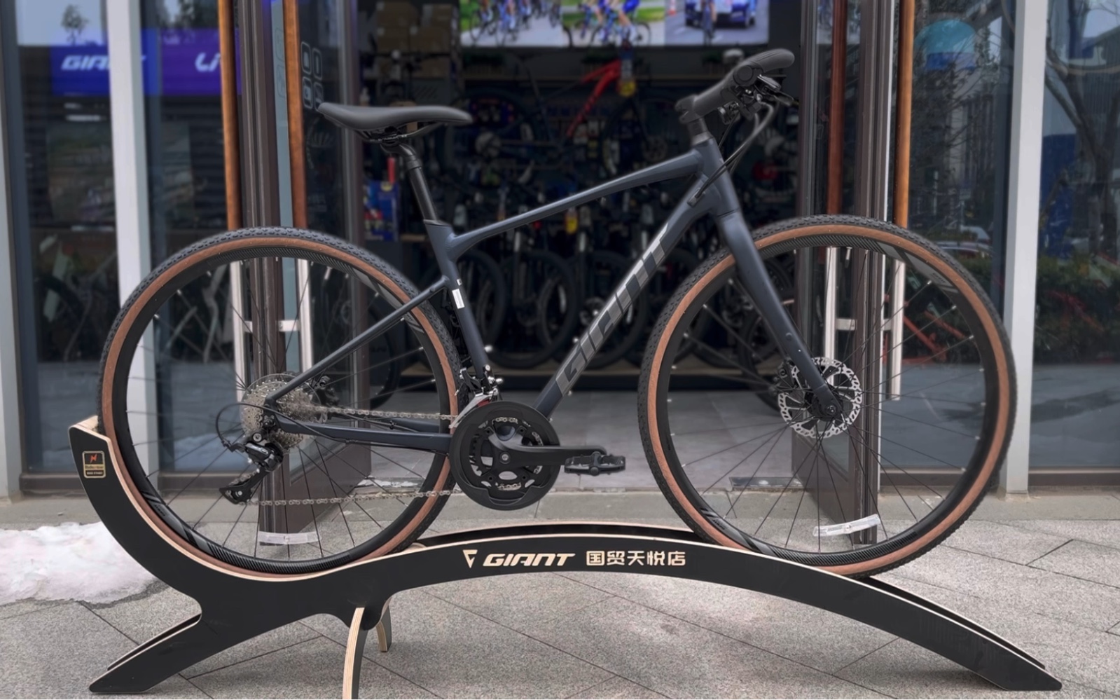 款 捷安特revolt-f2 全消光冷夜黑铝合金车架油压碟刹轮组禧玛诺sora