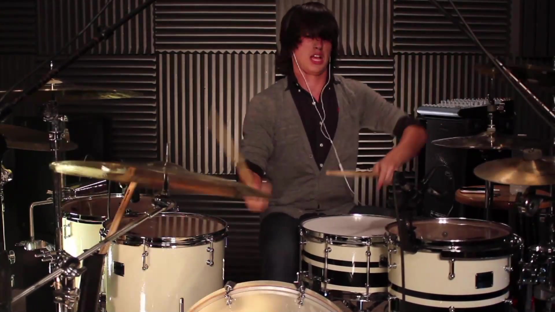 [图]youtube架子鼓大神Ricky - HEY MONDAY - How You Love Me Now (Drum Cover)