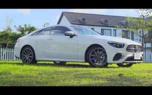 Download Video: 【新车试驾】优雅又帅气的双门角色 2021 Mercedes-Benz E300 Coupe AMG Line 德哥试驾 -TCar