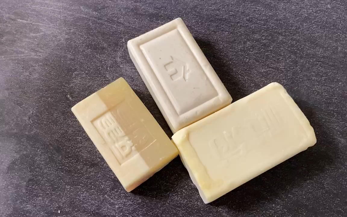 三块大肥皂 有点水的视频