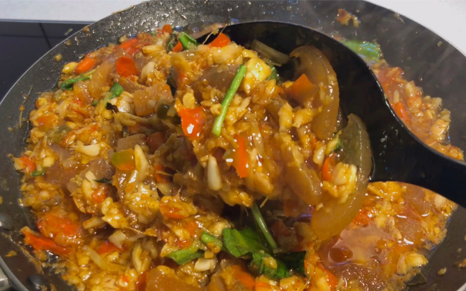 "油呛臭牛皮"一道别具一格的下酒菜._哔哩哔哩_bilibili