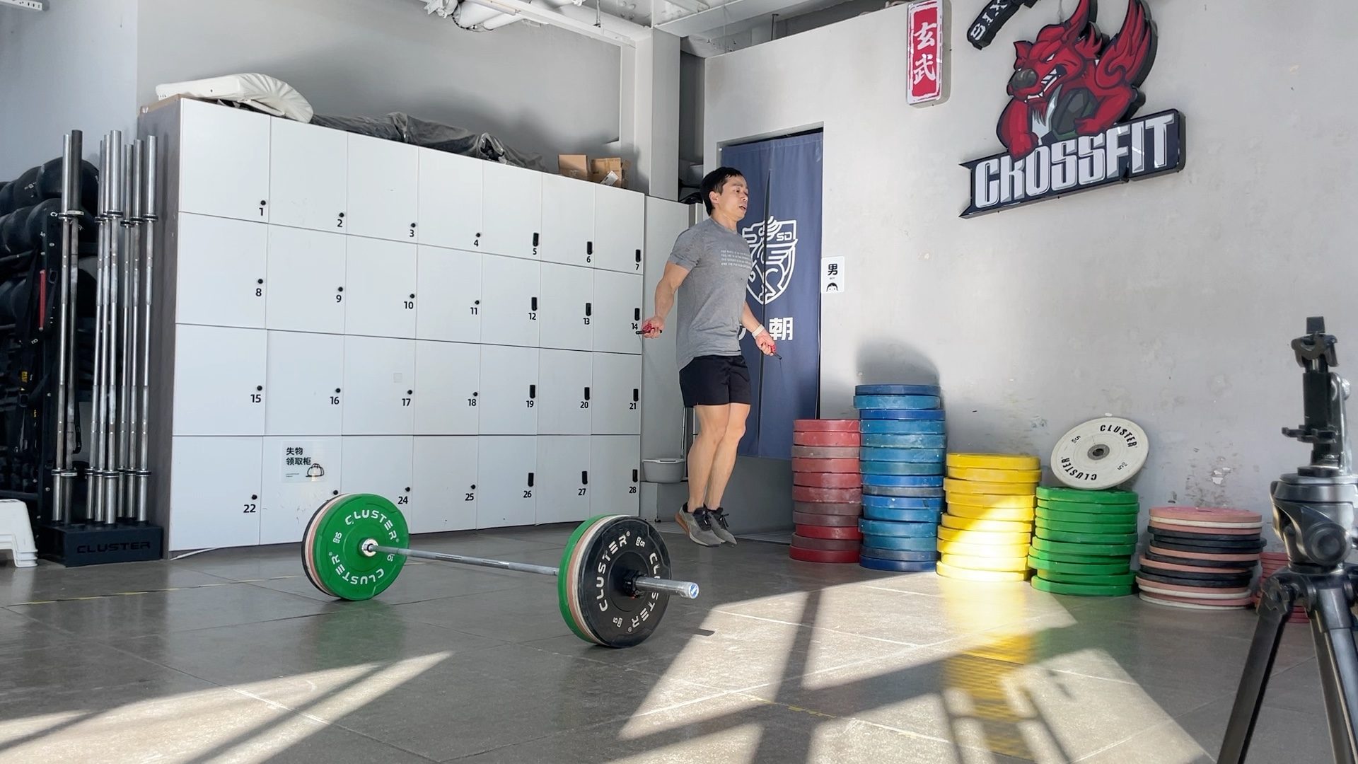 [图]CrossFit 2023.12.08 冬日暖阳：30次高翻70KG+200次双摇=5分10秒