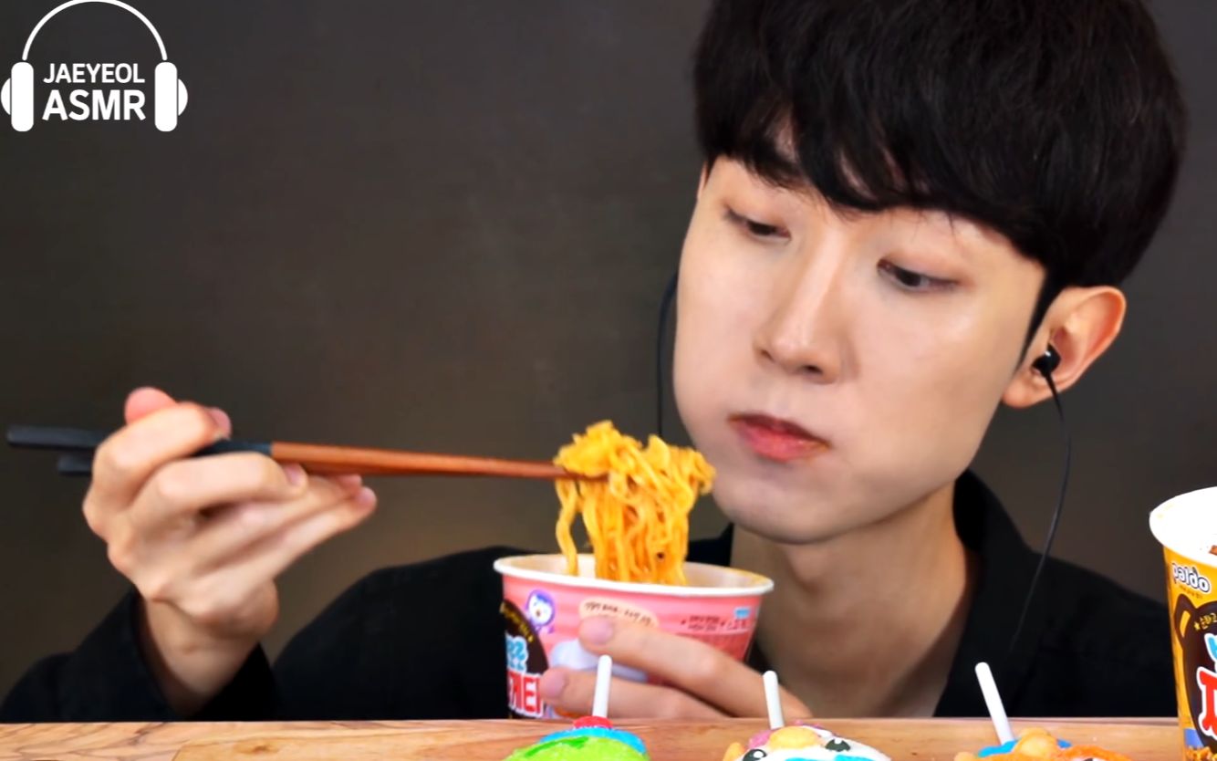 韩国吃货jaeyeol宰烈今天是pororo系列有面有糖可爱又好吃