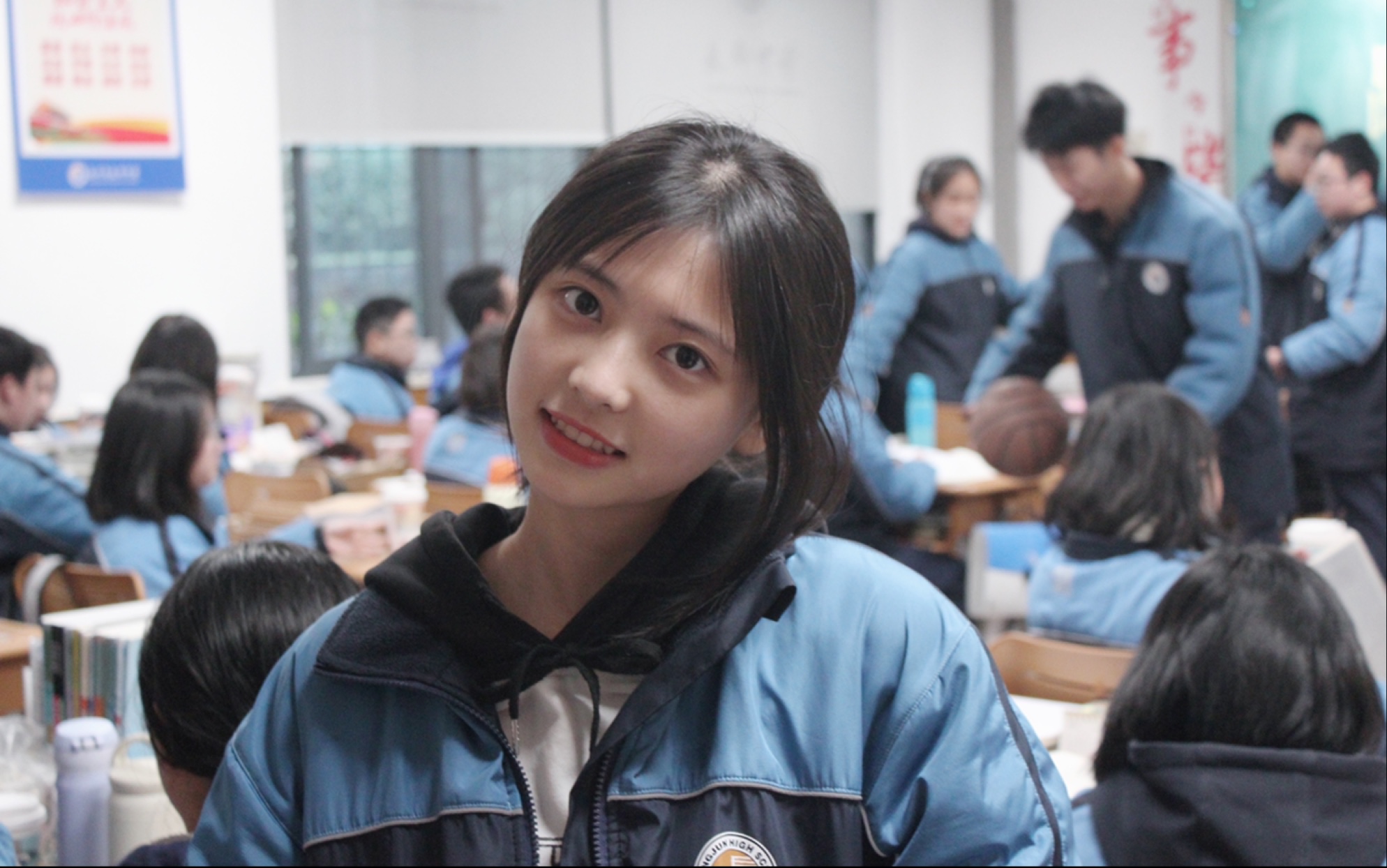 狸耳来自05高中生の校服写真