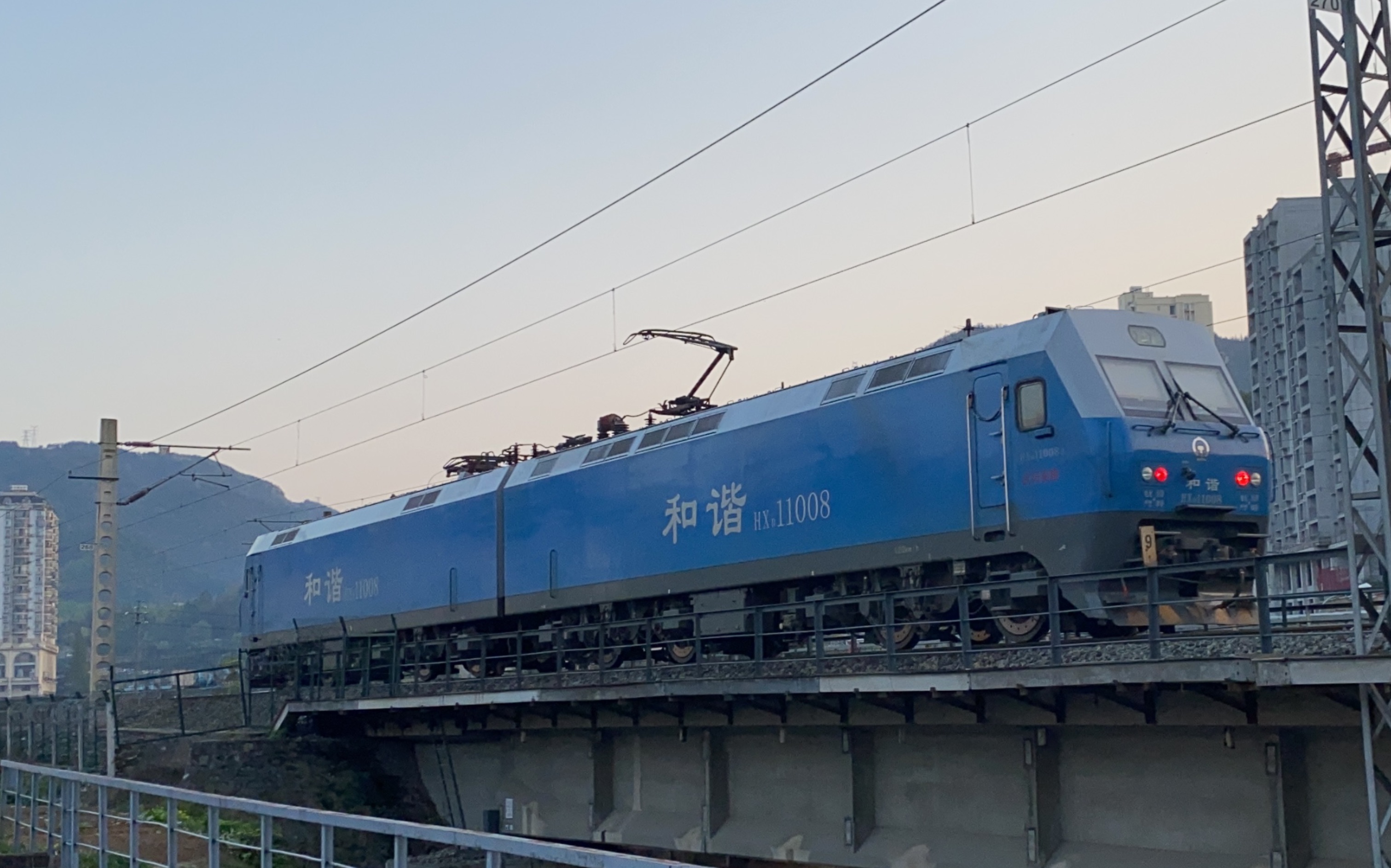 【拍车】武局襄段hxd11008,hxd11275单机及成局成