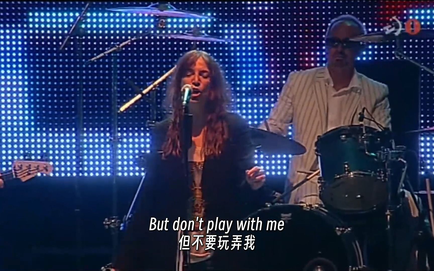 [图]Patti Smith - Play With Fire (2010) 中英字幕