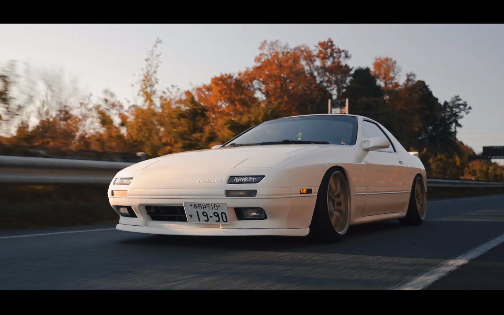 白色彗星rx-7 fc3s,老车保养得像新车一样干净唯美 《头文字d》