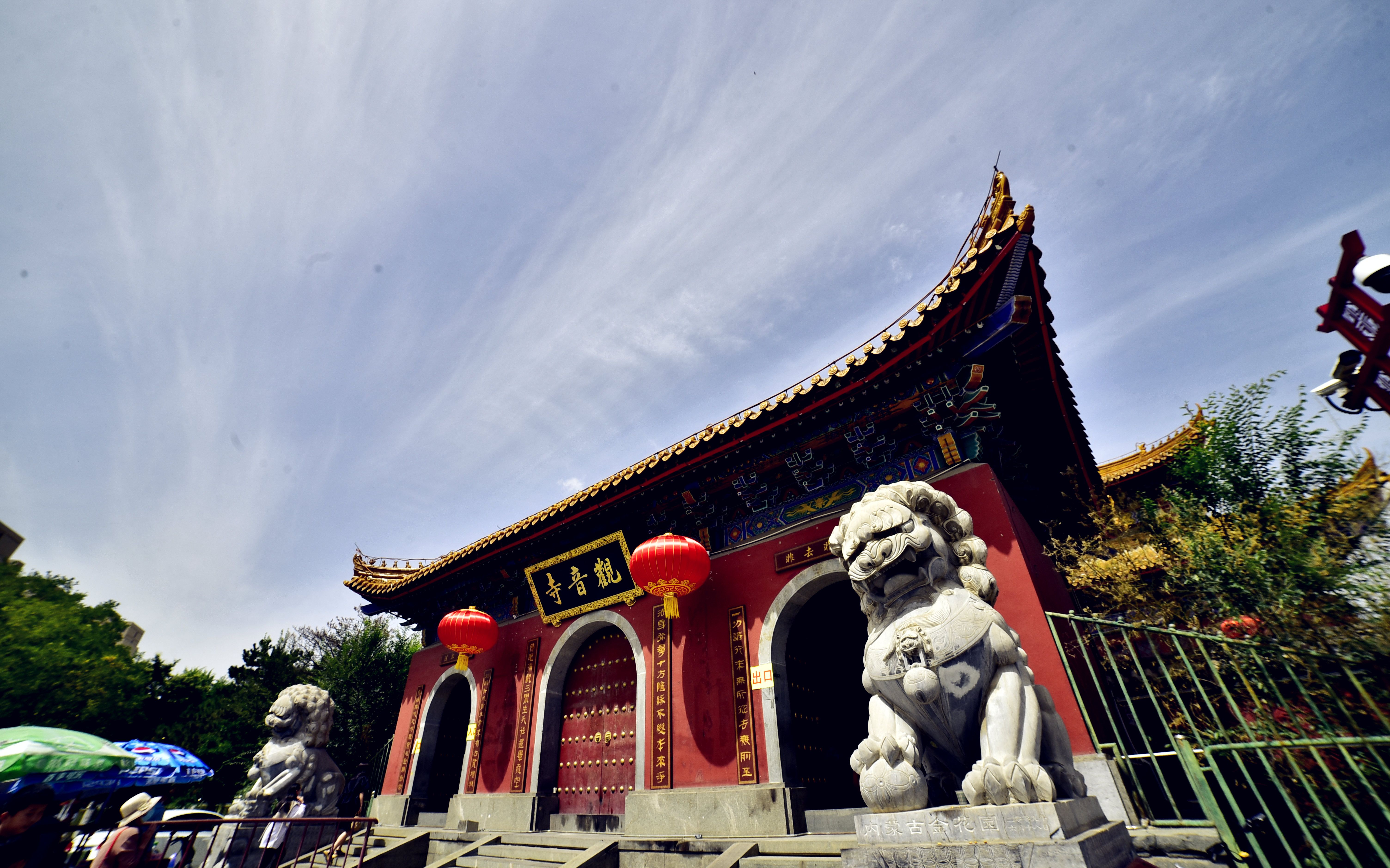 呼和浩特观音寺,建筑精美,颜色美丽