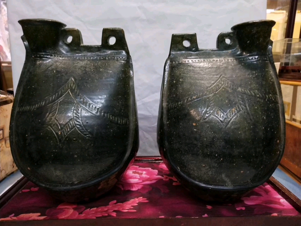 辽代 绿鈾皮囊壶