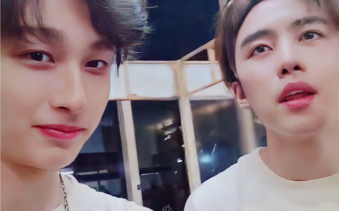 markgun甜橙陈瑞书陈智霆今日份勤奋摆摊的小甜总中字两宝的衣服都很