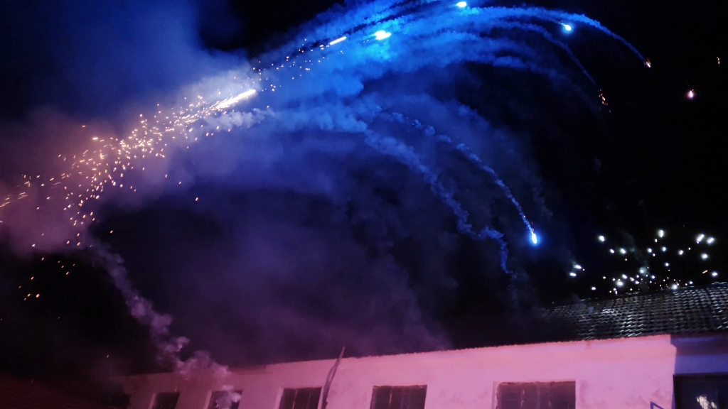 蓝色加特林烟花