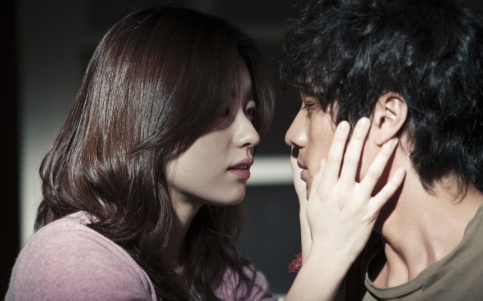 《只有你》是2011年韩国釜山电影节的开幕影片 本片以清新简约的风格