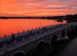 Скачать видео: 看日出都觉得热！为了这份东湖朝霞，值了！