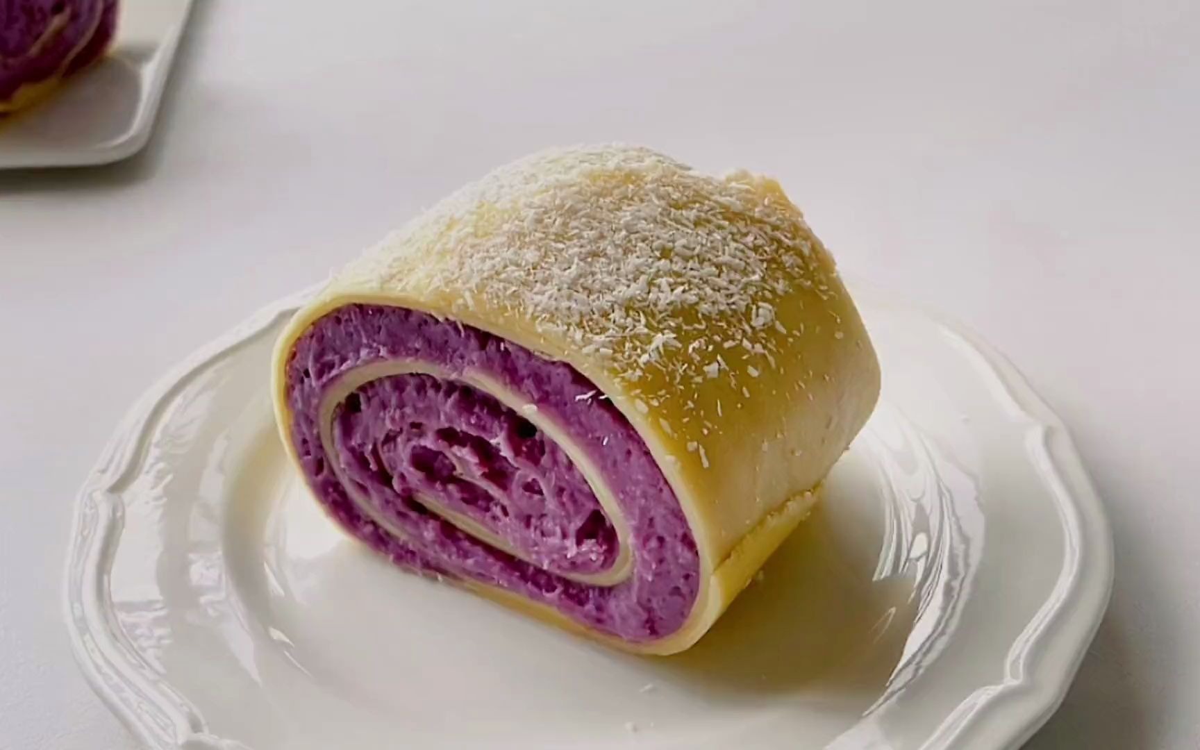 咬一口满口爆浆的芋泥毛巾卷, 真是太满足了