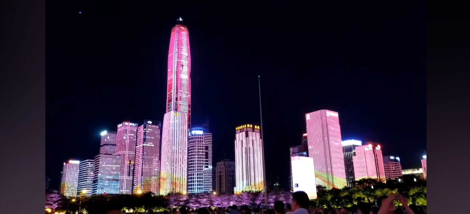 深圳夜晚灯光秀,点亮城市之光,记录城市灯美 街拍记录