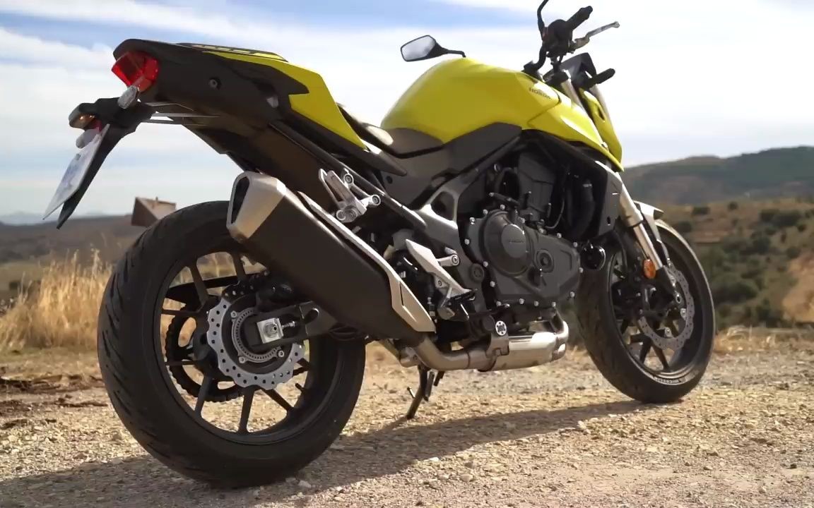 为什么本田cb750大黄蜂是2023年摩托车里最便宜的!