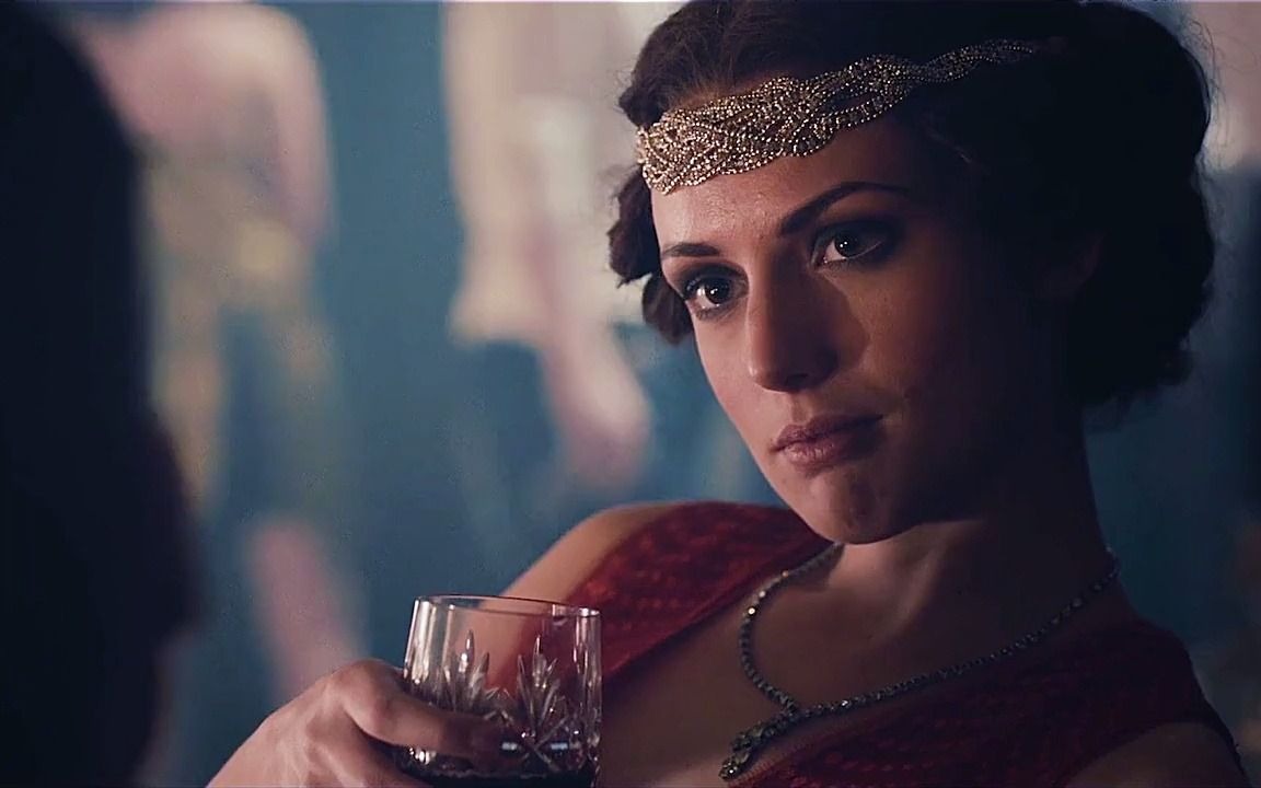 【浴血黑帮】汤米为什么怕女公爵?因为她敢玩左轮_哔哩哔哩_bilibili