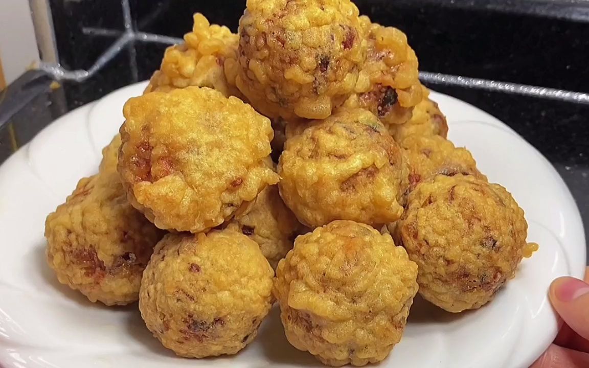 油炸糯米鸡的做法,我猜你一定没吃过,外皮酥脆里面香糯,超好吃