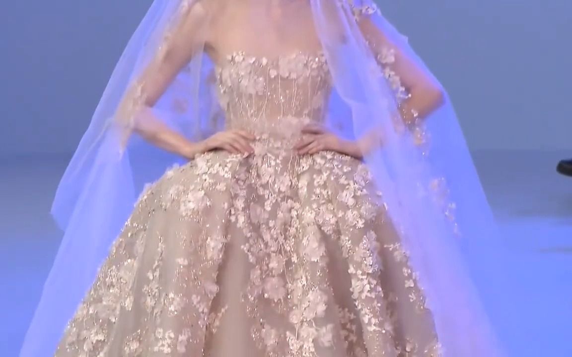 [图]“当繁花落在你的裙摆~”|Elie Saab