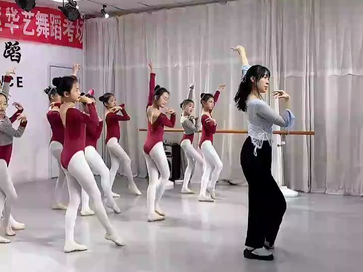 舞蹈生女孩的日常训练13