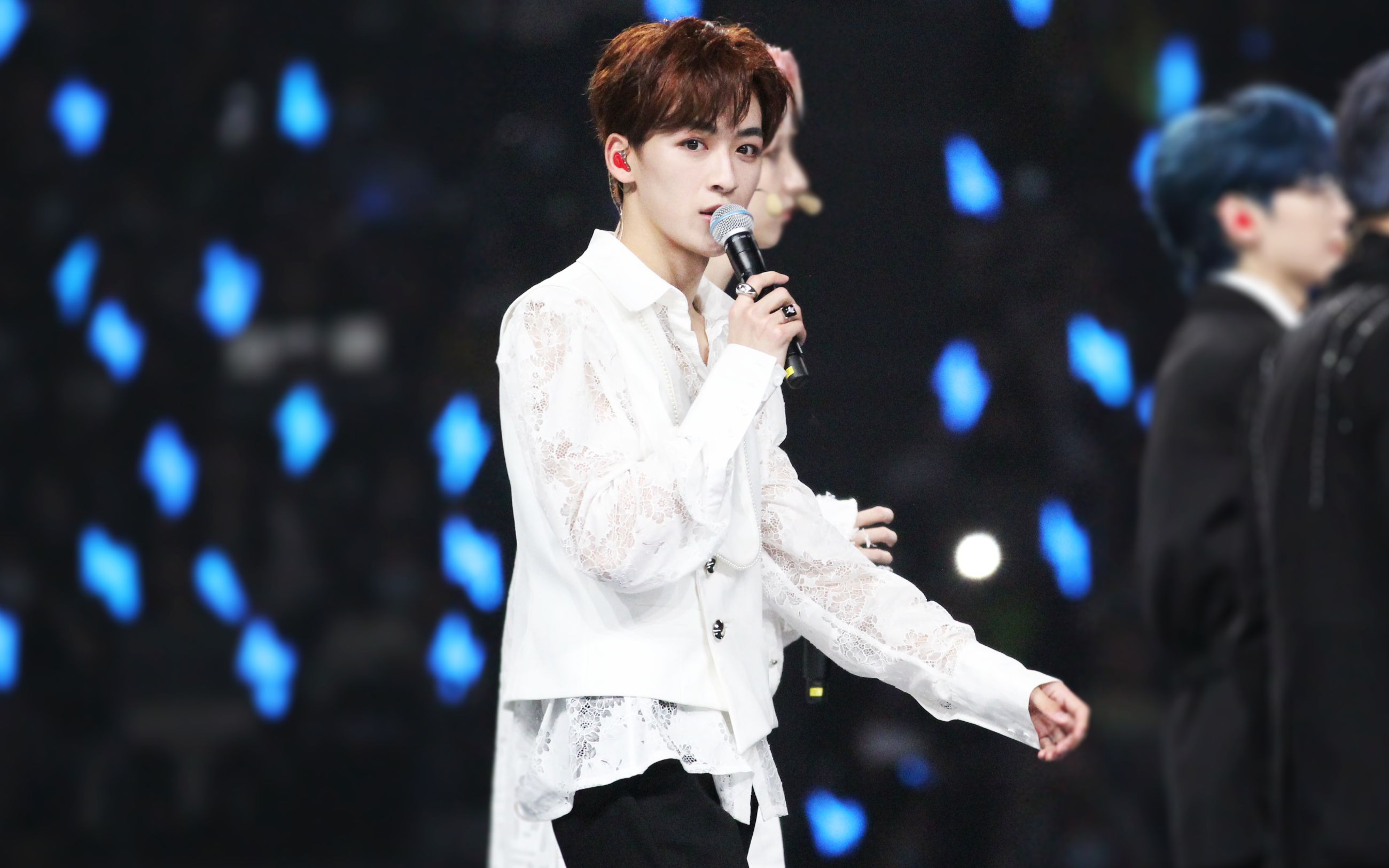 5.3上海演唱会《彼方世界》1080p正面高清直拍