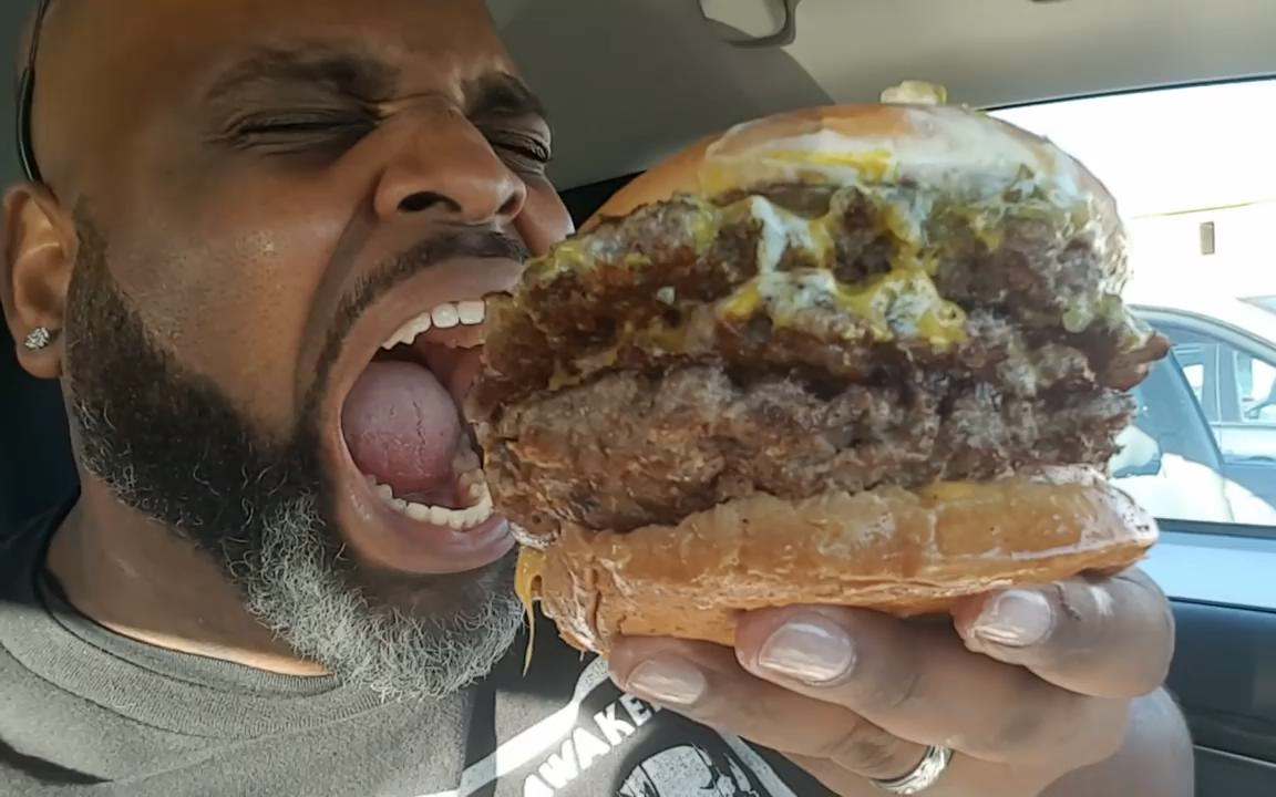 daymdrops黑老外告诉你什么才是真正的汉堡fatburger