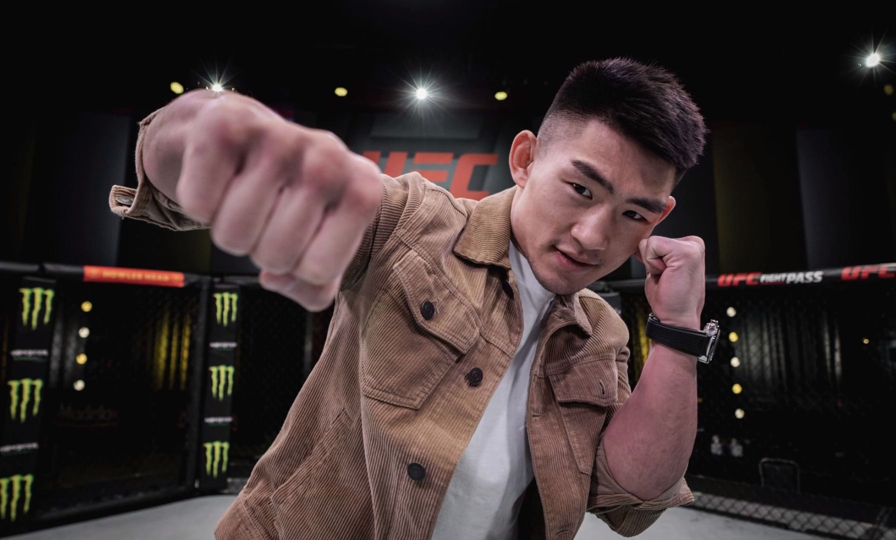 ufc格斗之夜头条主赛正在直播:宋亚东vs古铁雷斯(全场中文)全程比赛