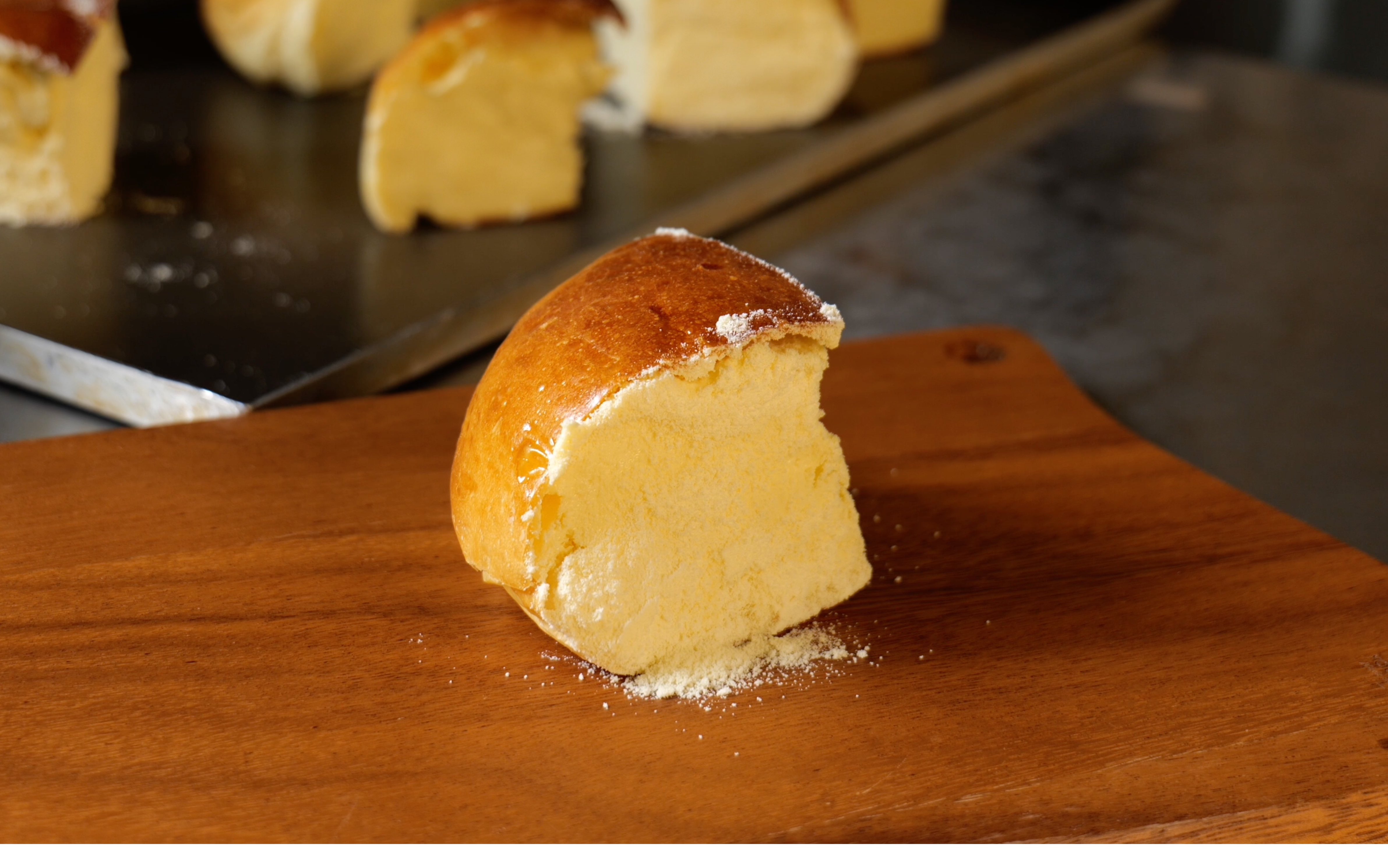 雪山奶酪包,超级柔软奶香味十足,2023最后一炉面包