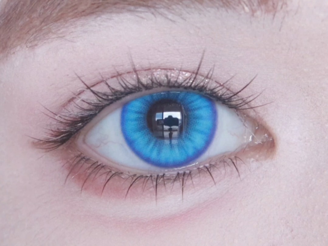 花瓣一样般的蓝瞳!好惊艳!