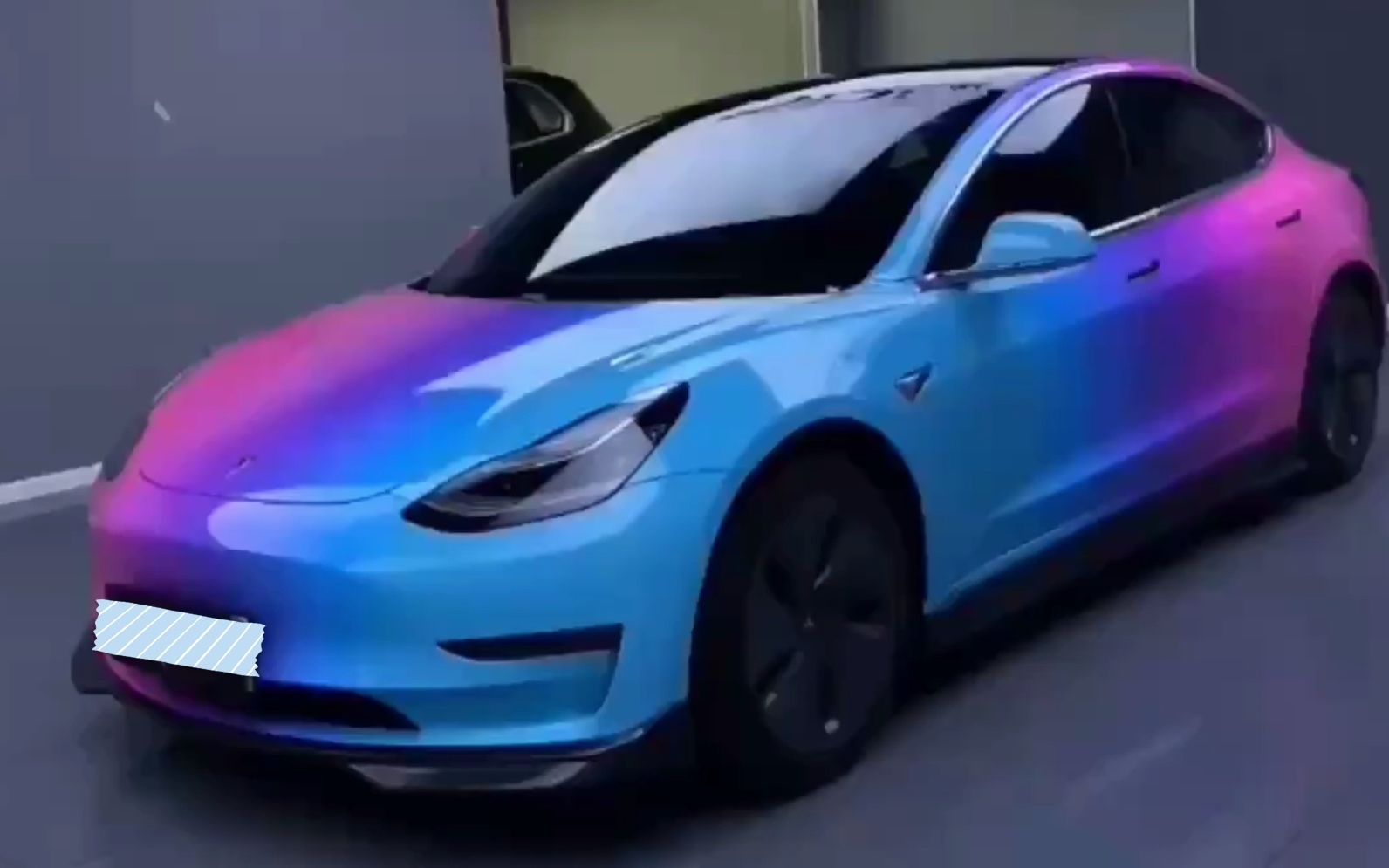 红蓝双向渐变——特斯拉model3车身改色贴膜
