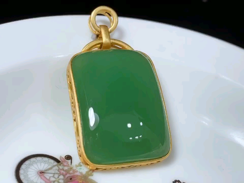 18k磨砂金 和田玉(碧玉)粉绿 方牌吊坠 极品老料(重金镶嵌)美货难得
